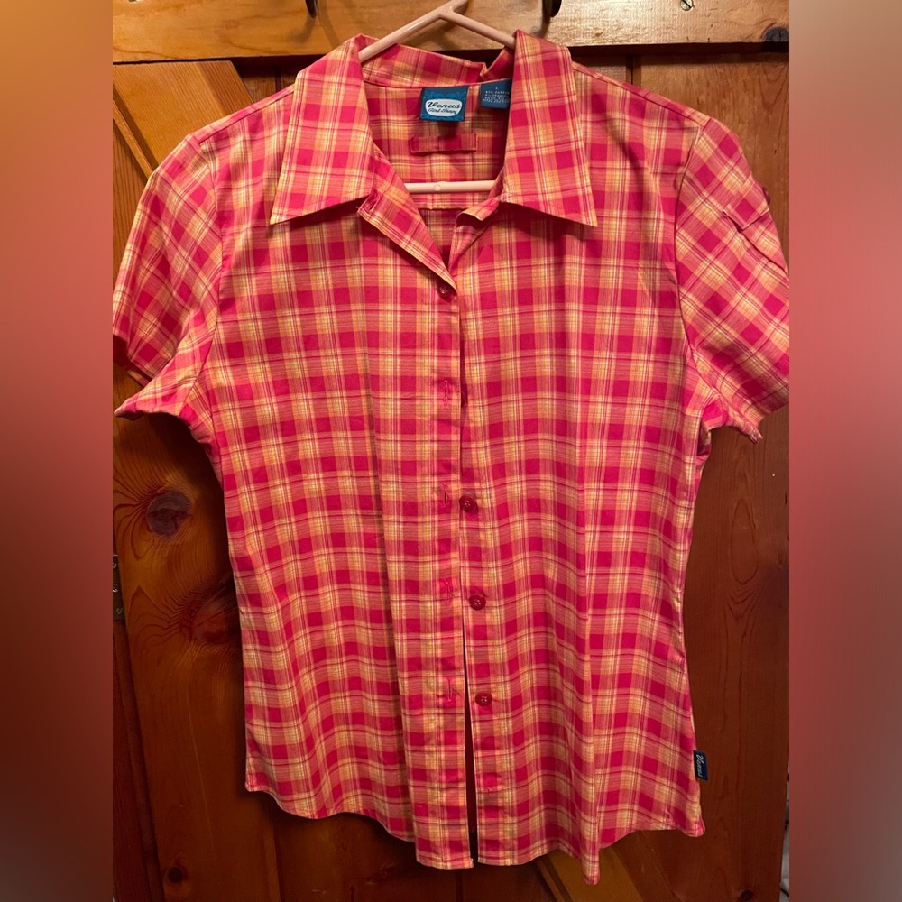 Venus girl trap button up shirt. Juniors large. Fitted. Vintage. Good condition